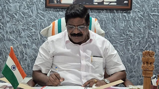 കൊച്ചി കോര്‍പ്പറേഷനില്‍ ഗ്രൂപ്പിന്റെ തിരമാല ആഞ്ഞടിക്കുന്നു, ദീപ്തിയെ ഒഴിവാക്കിയതില്‍ ഗൂഢാലോചന: അജയ് തറയില്‍ 