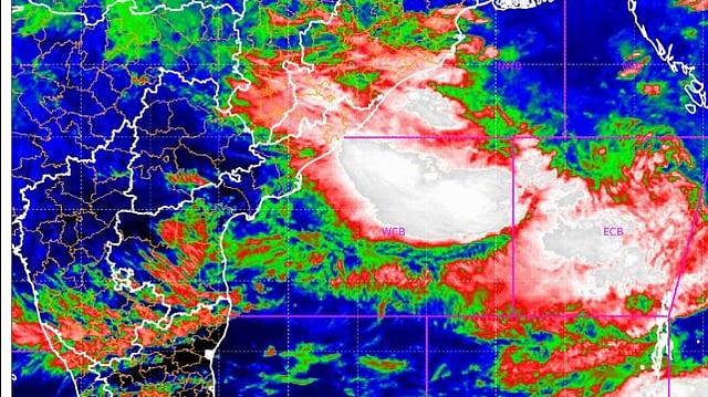 വരുംമണിക്കൂറുകളില്‍ ചക്രവാതച്ചുഴി ന്യൂനമര്‍ദ്ദമായി ശക്തിപ്രാപിക്കും; നാളെ മുതല്‍ വെള്ളിയാഴ്ച വരെ ശക്തമായ മഴ, യെല്ലോ അലര്‍ട്ട് 