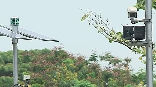 എഐ കാമറ അഴിമതി ആരോപണത്തില് തെളിവ് എവിടെ?; വി ഡി സതീശന്റേയും ചെന്നിത്തലയുടേയും ഹര്ജി തള്ളി