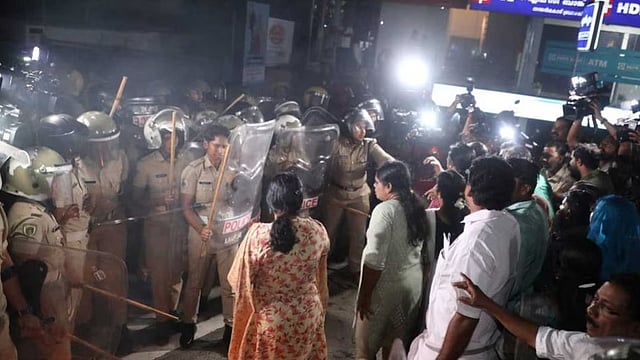 ക്ലിഫ് ഹൗസ് മാർച്ച് : യൂത്ത് കോൺഗ്രസ് പ്രവർത്തകർക്കെതിരെ വധശ്രമത്തിന് കേസ്