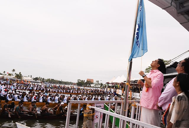 71-മത് നെഹ്റു ട്രോഫി വള്ളം കളി മന്ത്രി മുഹമ്മദ് റിയാസ് പതാക ഉയര്ത്തി.