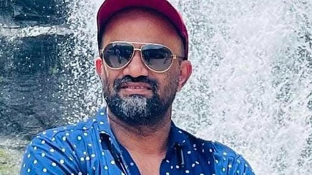 ഓണാഘോഷം; ഡാന്സ് ചെയ്യുന്നതിനിടെ നിയമസഭാ ജീവനക്കാരന് കുഴഞ്ഞു വീണു മരിച്ചു-വിഡിയോ