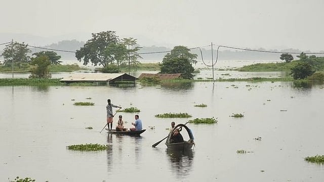മിന്നല്‍ പ്രളയം;  ഛത്തീസ്ഗഡില്‍ ഡാം തകര്‍ന്നു; കുത്തൊഴുക്കില്‍ നാലുപേര്‍ മരിച്ചു