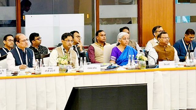 വ്യവസായ മേഖലയുടെ നികുതി ഭാരം കുറയ്ക്കും; നിരക്ക് പരിഷ്കരണവുമായി മുന്നോട്ട് പോകാന് ജിഎസ്ടി കൗണ്സിലില് ധാരണ