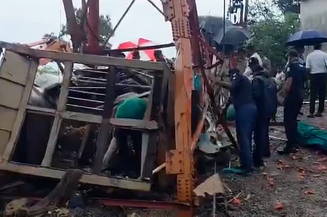 ഗുജറാത്തില് ക്ഷേത്രത്തിലേക്കുള്ള റോപ്വേ പൊട്ടിവീണ് അപകടം, ആറ് മരണം