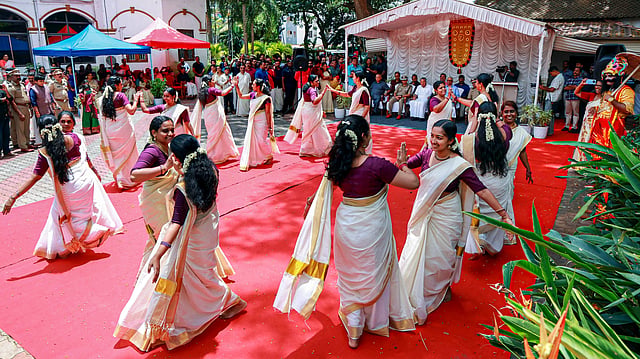 69 ഫ്ലോട്ടുകള്, 99 കലാരൂപങ്ങള്; ഓണം വാരാഘോഷത്തിന് ഇന്ന് സമാപനം, തിരുവനന്തപുരം നഗരത്തില് ഗതാഗത നിയന്ത്രണം
