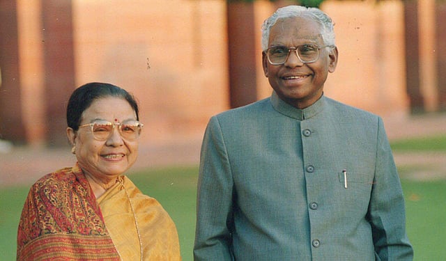 കെ ആർ നാരായണൻ പത്നിക്കൊപ്പം
