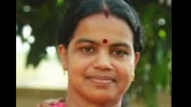 മകളെ യാത്രയാക്കാനെത്തിയ അമ്മ ട്രെയിനിന് അടിയില്പെട്ട് മരിച്ചു