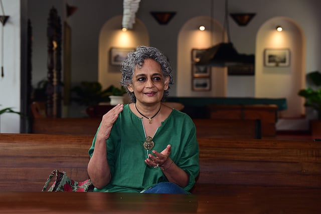 അരുന്ധതി റോയ്