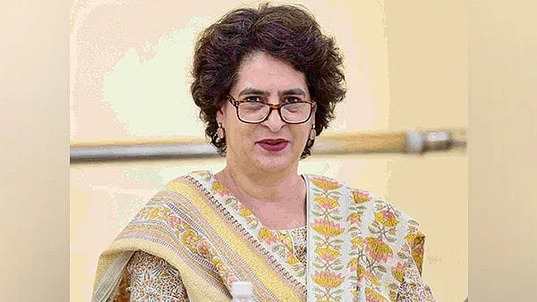 പ്രിയങ്ക ഗാന്ധിയെ കാത്തിരുന്നു മടുത്തു; സുരക്ഷാ ഉദ്യോഗസ്ഥന്‍ തടഞ്ഞു, പ്രതിഷേധിച്ച് യുഡിഎഫ് നേതാക്കള്‍ ഇറങ്ങിപ്പോയി
