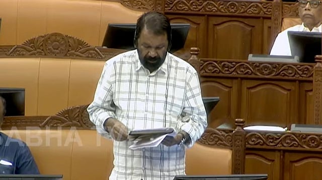 ചോദ്യോത്തരവേളയ്ക്കിടെ ശാരീരികാസ്വാസ്ഥ്യം; മന്ത്രി വി ശിവന്കുട്ടി ആശുപത്രിയില്