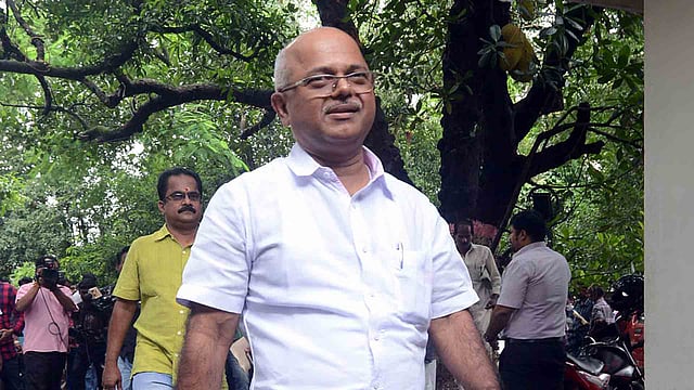 മലബാർ സിമന്റ്സ് ജീവനക്കാരന്റെ മരണം: വി എം രാധാകൃഷ്ണന് തിരിച്ചടി, കുറ്റവിമുക്തനാക്കണമെന്ന ഹര്‍ജി തള്ളി