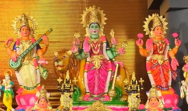 Bommala Koluvu