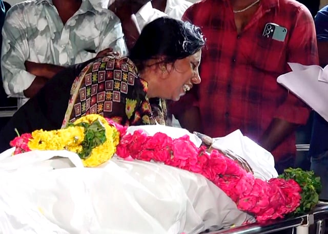 ദുരന്തത്തില് മരിച്ചവരുടെ കുടുംബത്തിന് പ്രധാനമന്ത്രി ദുരിതാശ്വാസ നിധിയില് നിന്നും രണ്ടു ലക്ഷം രൂപ വീതം നല്കും.