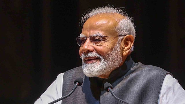 നീറ്റ് പരീക്ഷാര്ഥികള് ബുദ്ധിമുട്ടരുത്; പ്രധാനമന്ത്രി കാത്തിരുന്നത് മുക്കാല് മണിക്കൂര്