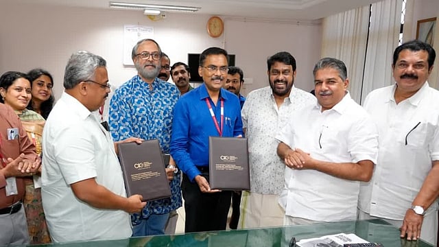 തിയേറ്ററുകളില് ഏകീകൃത ഇ-ടിക്കറ്റിങ് സംവിധാനം; സോഫ്റ്റ്വെയർ വികസിപ്പിക്കാന് ധാരണാപത്രം ഒപ്പിട്ടു