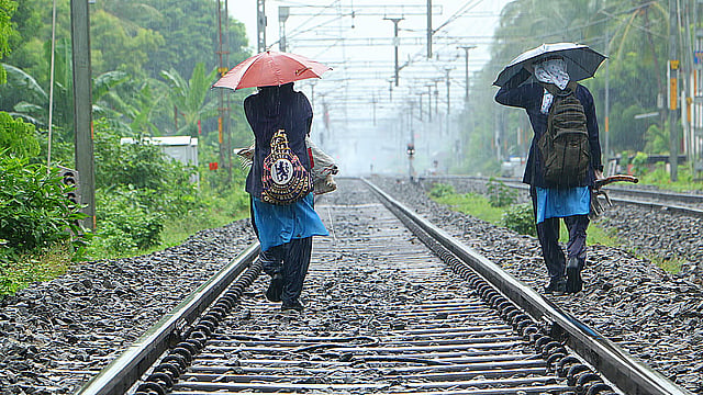 30 വര്ഷത്തെ കാത്തിരിപ്പ് അവസാനിക്കുന്നു, ഗുരുവായൂര് - തിരുനാവായ റെയില്വേ പാതയിലെ 'മരവിപ്പിക്കല്' നീങ്ങി