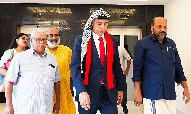 'പിന്തുണയ്ക്ക് നന്ദി'; പലസ്തീന് അംബാസഡര്ക്ക് എകെജി സെന്ററില് സ്വീകരണം