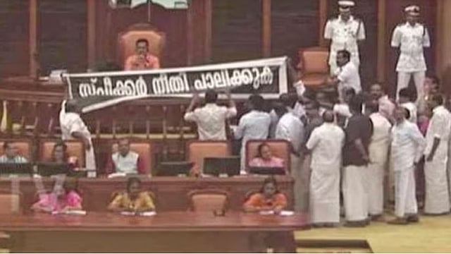 രാഹുല്‍ ഗാന്ധിക്കെതിരെയുള്ള വധഭീഷണി, വിഷയത്തിന് പ്രാധാന്യമില്ലെന്ന് സ്പീക്കര്‍; സഭ ബഹിഷ്‌കരിച്ച് പ്രതിപക്ഷം