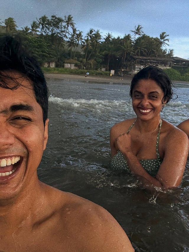 കടല്ത്തിരമാലകളില് ആര്ത്തുല്ലസിച്ച് നടി