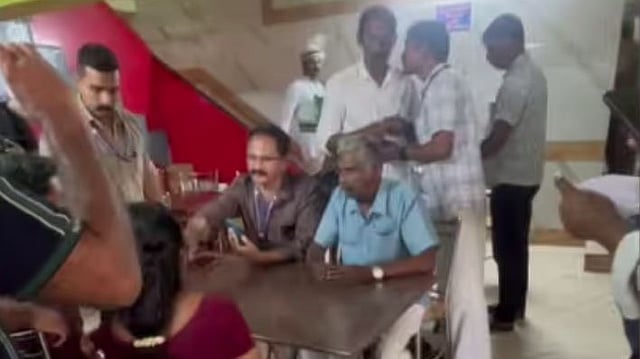 ചട്ടിയൊന്നിന് 3 രൂപ കൈക്കൂലി, കളിമണ്പാത്ര നിര്മ്മാണ വികസന കോര്പ്പറേഷന് ചെയര്മാന് അറസ്റ്റില്