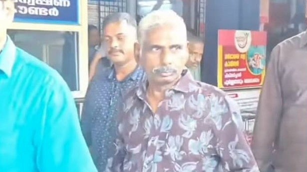 ചെടിച്ചട്ടി കൈക്കൂലിയില് നടപടി; കെഎന് കുട്ടമണിയെ കളിമണ്പാത്ര നിര്മ്മാണ വികസന കോര്പ്പറേഷന് ചെയര്മാന് സ്ഥാനത്ത് നിന്നും നീക്കി
