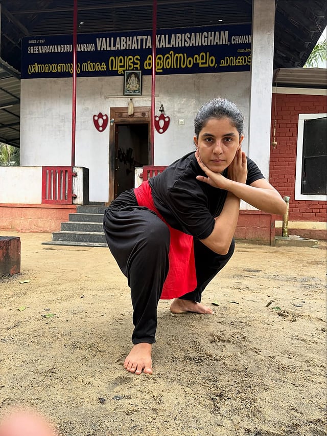 കളരിയുടെ ആത്മാവ് ചോരാതെ പുതുതലമുറയ്ക്ക് പകർന്നു നല്കുന്ന ഗുരുവിന് നന്ദി പറഞ്ഞ് ഇഷ