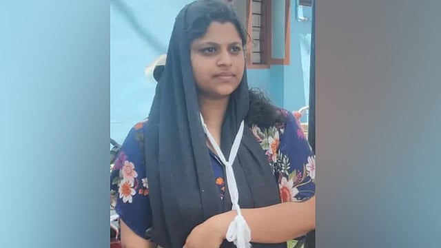 നെടുമങ്ങാട് ജില്ലാ ആശുപത്രിയില്‍ കോണ്‍ക്രീറ്റ് പാളി അടര്‍ന്നുവീണു; യുവതിക്ക് പരിക്ക്