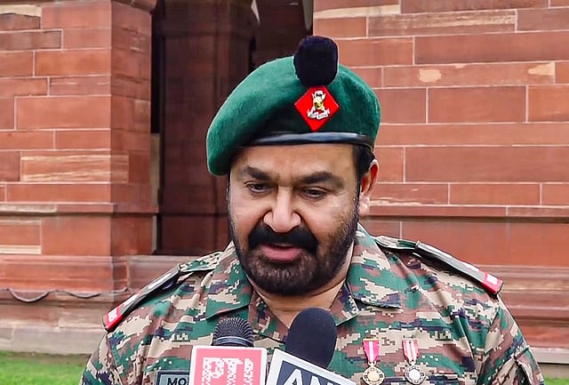 കഴിഞ്ഞ 16 വർഷമായി താനും കരസേനയുടെ ഭാഗമാണെന്ന് മോഹൻലാൽ പറഞ്ഞു.