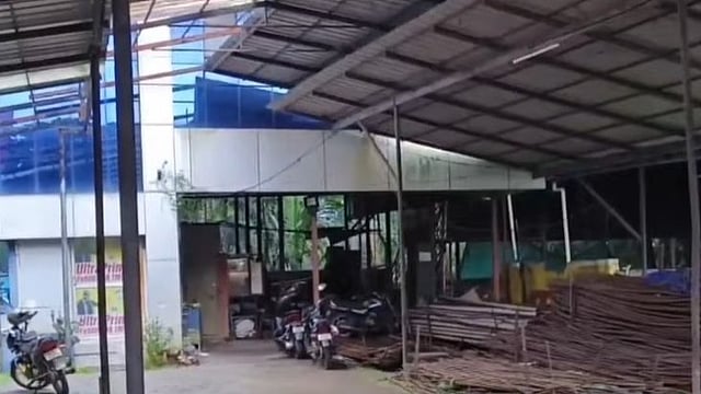 Robbery at gunpoint in Kochi Rs 80 lakhs stolen