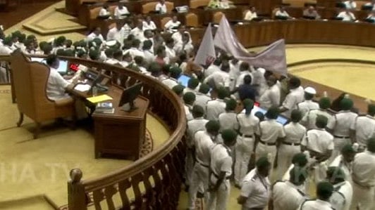 നിയമസഭയിലെ പ്രതിഷേധത്തില്‍ കടുത്ത നടപടി; മൂന്ന് പ്രതിപക്ഷ എംഎല്‍എമാര്‍ക്ക് സസ്‌പെന്‍ഷന്‍ 