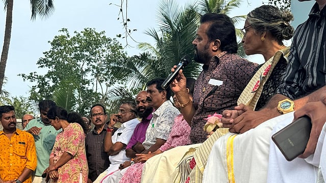 'നടന്മാരുടെ വീട്ടിലെ ഇഡി റെയ്ഡ് സ്വര്ണപ്പാളി വിവാദം മുക്കാന്'; വിചിത്ര വാദവുമായി സുരേഷ് ഗോപി