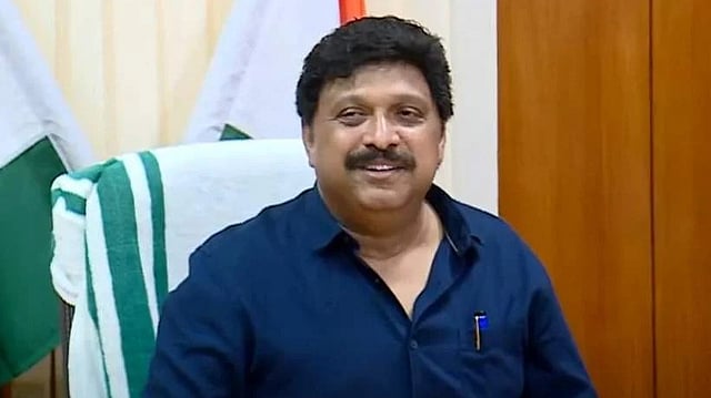 പരസ്യക്കമ്പനികള് കെഎസ്ആര്ടിസിയെ പറ്റിച്ചത് 65 കോടി; പരസ്യം പിടിക്കാന്
ഇനി യുവാക്കള്ക്കും അവസരമെന്ന് ഗണേഷ് കുമാര്