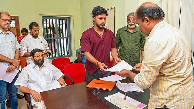 ബിന്ദുവിന്റെ മകന്‍ നവനീത് ദേവസ്വം ബോര്‍ഡില്‍ ജോലിയില്‍ പ്രവേശിച്ചു; 'സർക്കാർ ഒപ്പമുണ്ട്', സാക്ഷിയായി മന്ത്രി വാസവന്‍