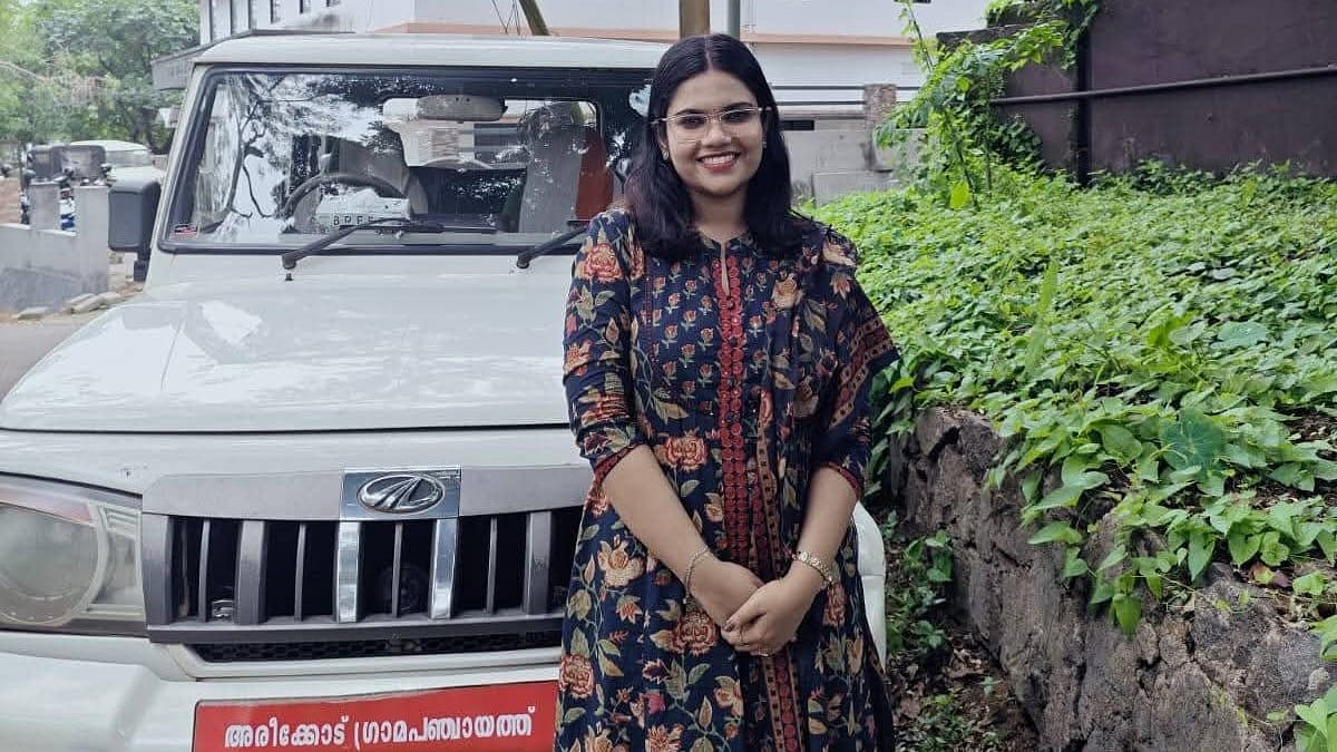 23 വയസ് മാത്രം,  സംസ്ഥാനത്തെ പ്രായം കുറഞ്ഞ പഞ്ചായത്ത് സെക്രട്ടറി എന്ന റെക്കോര്‍ഡ് പരവൂര്‍ സ്വദേശിനിക്ക്; ഗൗരി അരീക്കോട് ചുമതലയേറ്റു 