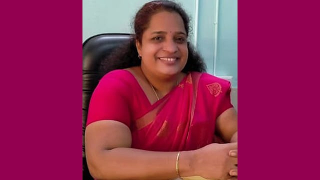 കോടതി നടപടികള് മൊബൈലില് പകര്ത്തി; സിപിഎം വനിതാ നേതാവിനെ നിര്ത്തിപ്പൊരിച്ച് കോടതി; നില്ക്കല് ശിക്ഷ