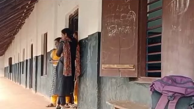 അയണ്‍ ഗുളികകള്‍ മത്സരിച്ച് കഴിച്ചു; കൊല്ലത്ത് ആറ് സ്‌കൂള്‍ വിദ്യാര്‍ഥികള്‍ക്ക് ദേഹാസ്വാസ്ഥ്യം, ആശുപത്രിയില്‍ 