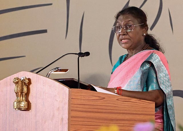 2024 ൽ രാഷ്ട്രപതിയായിരുന്ന രാം നാഥ് കോവിന്ദാണ് കെ ആർ നാരായണൻ്റെ പ്രതിമ സ്ഥാപിക്കണമെന്ന ആശയം മുന്നോട്ട് വെച്ചത്.