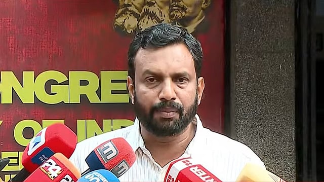 'ഗോളി തന്നെ സെല്ഫ് ഗോള് അടിച്ചാല് എന്തു ചെയ്യും?, പ്രതികരണം ഗോള്മാര്ക്കറ്റില് പോയി ചോദിക്കൂ'