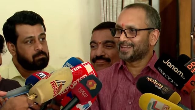 ഇഷ്ടമില്ലാത്തവര് പഠിക്കണ്ട; കേരളത്തില് സവര്ക്കറുടെയും ഹെഡ്ഗേവാറിന്റെയും ചരിത്രം പഠിപ്പിക്കും; വെല്ലുവിളിയുമായി കെ സുരേന്ദ്രന്