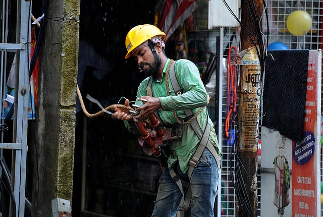 Image of KSEB workers