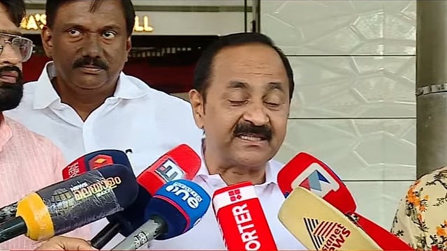 'ശബരിമല സ്വര്ണക്കൊള്ളയില് സിപിഎം പങ്ക് തെളിഞ്ഞു; വാസുവിന്റെ പിന്ബലം മുഖ്യമന്ത്രി ഉള്പ്പെടെയുള്ളവര്'