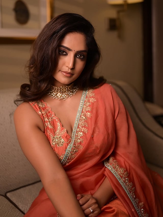 ധീരമാണ് റെബയുടെ പുതിയ ചിത്രം
