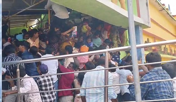 ശ്രീകാകുളം ദുരന്തം; ക്ഷേത്ര ഉടമയ്ക്ക് എതിരെ നരഹത്യാ കേസ്, ക്ഷേത്രം നിര്മ്മിച്ചതും ഉത്സവം സംഘടിപ്പിച്ചതും അനുമതിയില്ലാതെ