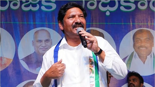 വ്യാജമദ്യക്കേസ്: ആന്ധ്ര മുന്‍ മന്ത്രി ജോഗി രമേശ് അറസ്റ്റില്‍