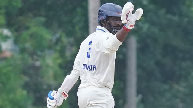രഞ്ജി ട്രോഫി; ആദ്യ ഇന്നിങ്സിൽ 238 റൺസിന് പുറത്ത്; ഫോളോ ഓൺ ചെയ്ത് കേരളം