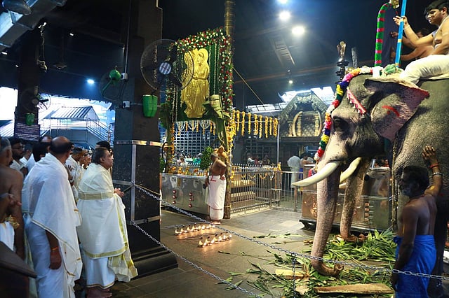 Mukesh Ambani visits Guruvayur