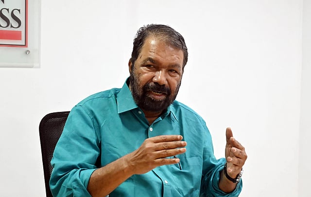 'കുട്ടികള് നിരപരാധികള്, മതേതരത്വത്തെ വെല്ലുവിളിക്കാന് ഒരു സ്കൂളിനേയും അനുവദിക്കില്ല'