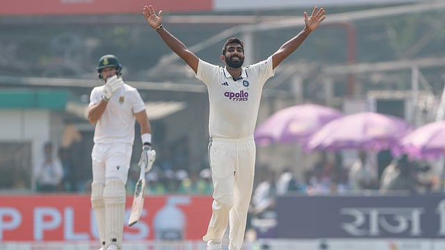 ദക്ഷിണാഫ്രിക്കയ്ക്ക് തകര്ച്ചയോടെ തുടക്കം; ബുംറയ്ക്ക് രണ്ടുവിക്കറ്റ്; ഇന്ത്യന്നിരയില് നാല് സ്പിന്നര്മാര്
