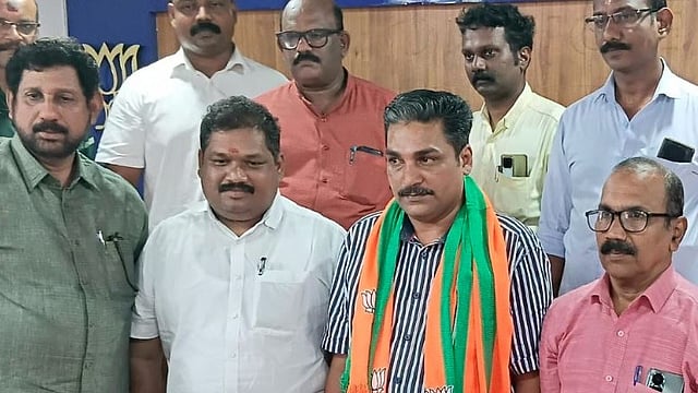 കണ്ണൂരിൽ ലീ​ഗ് നേതാവ് ബിജെപിയിൽ ചേർന്നു;  'ബിജെപിയുടെ ദേശീയതയിൽ ആകൃഷ്ടനായി'